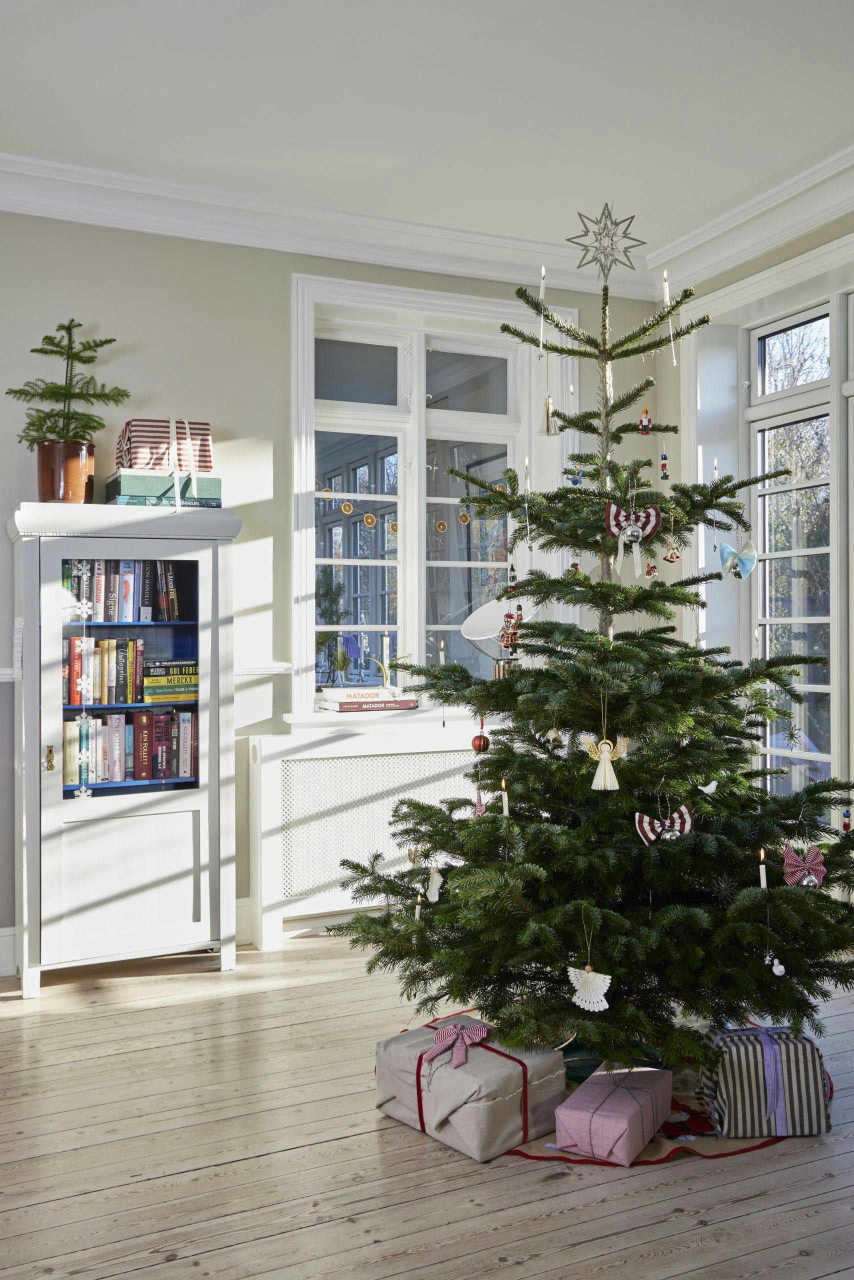 SigneHMKøkken241124 Pyntet juletre